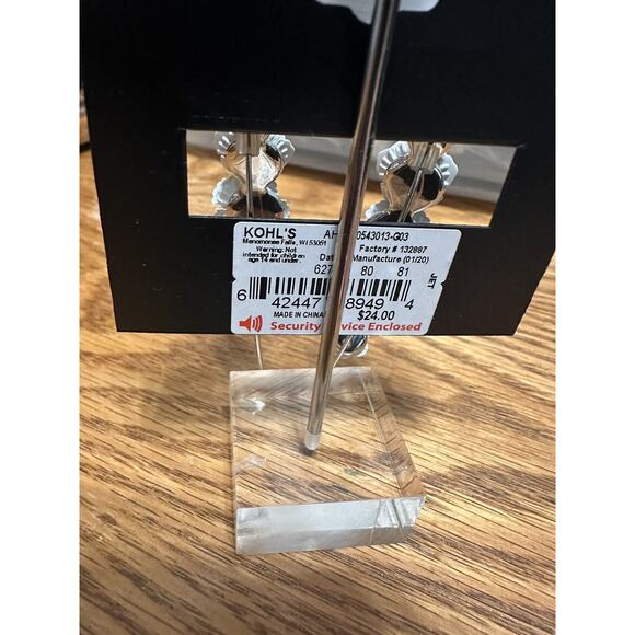 Simply Vera Wang 3D White Flower Threader Earrings Silver Boho Cottage Core NWT - Picture 4 of 4